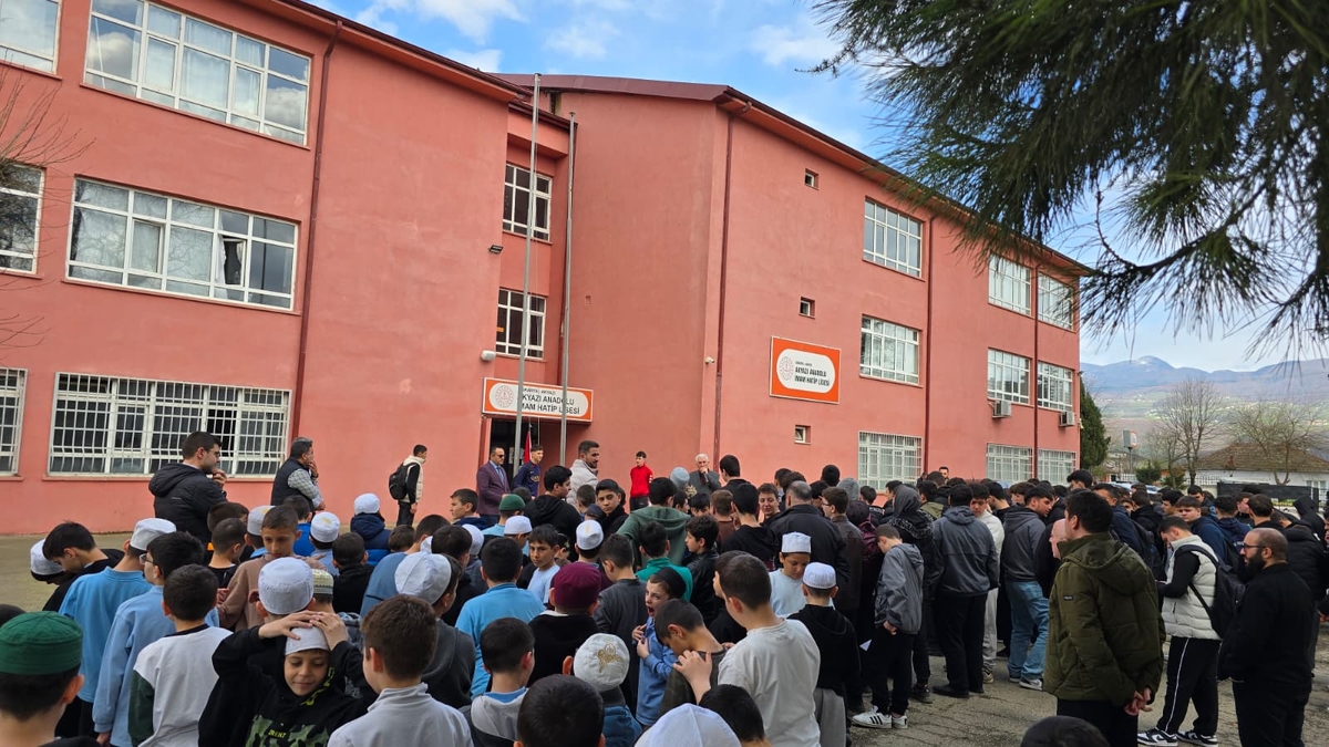 Akyazı İmam Hatip’ten gururlandıran başarı