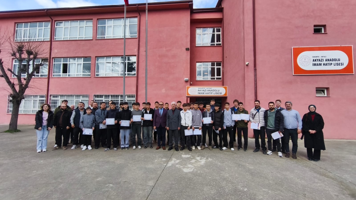 Akyazı İmam Hatip’ten gururlandıran başarı