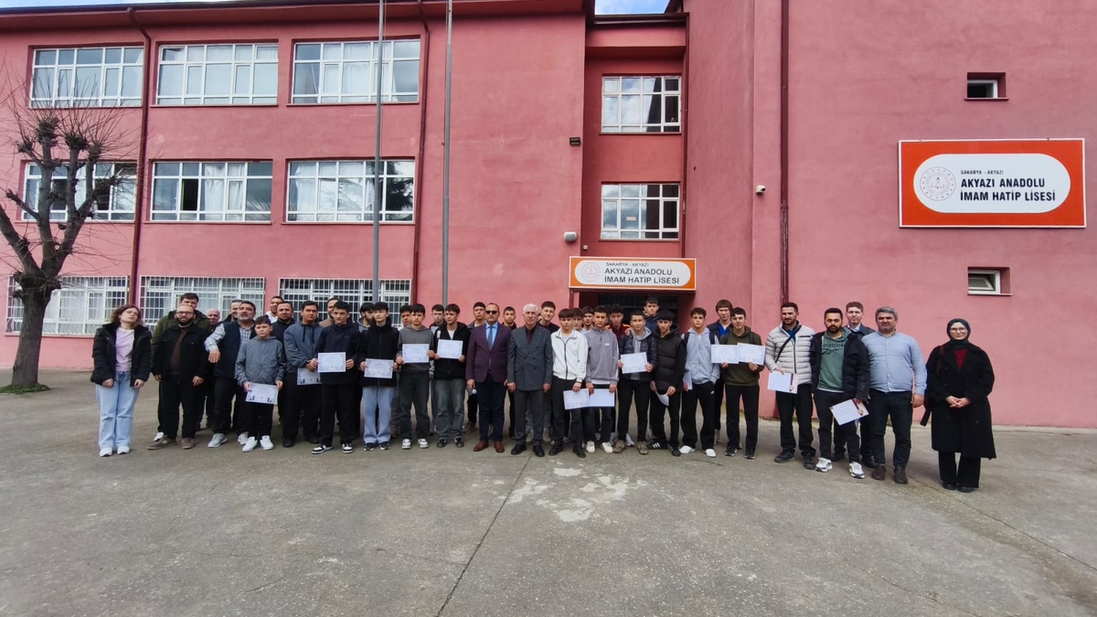 Akyazı İmam Hatip’ten gururlandıran başarı