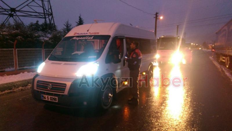 Akyazı Jandarma Ekipleri Servis Araçlarını Denetledi