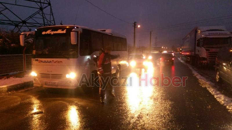 Akyazı Jandarma Ekipleri Servis Araçlarını Denetledi