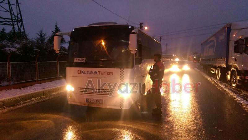 Akyazı Jandarma Ekipleri Servis Araçlarını Denetledi