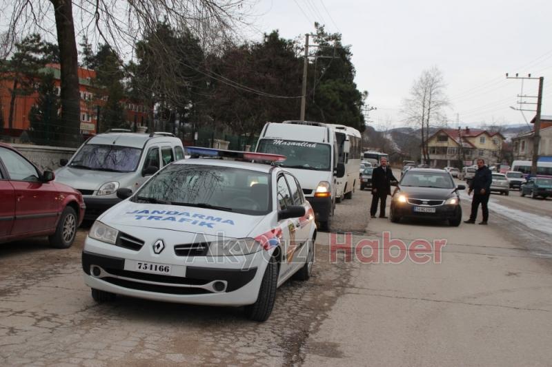 Akyazı Jandarma Komutanlığı Ekiplerinden Servis Araçlarına Kontrol