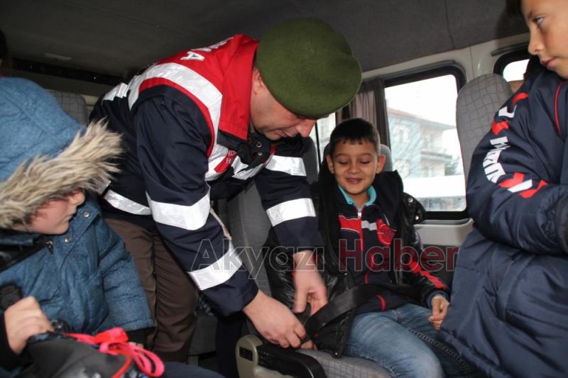 Akyazı Jandarma Komutanlığı Ekiplerinden Servis Araçlarına Kontrol