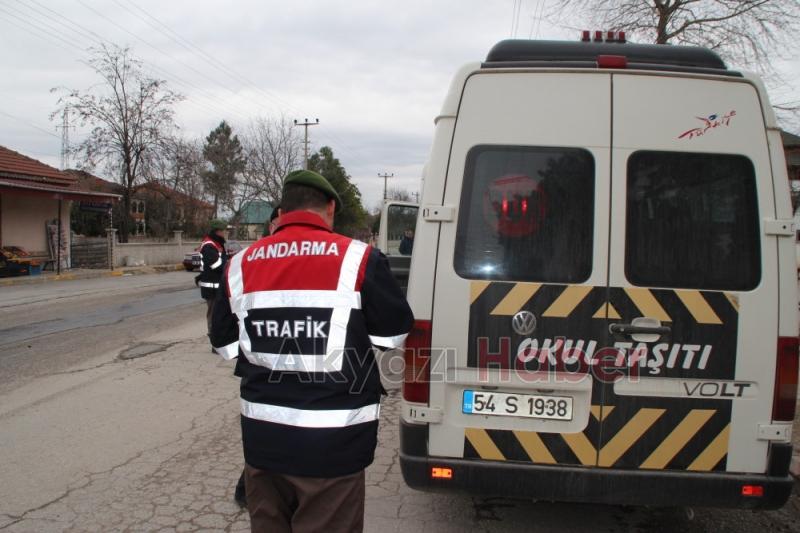 Akyazı Jandarma Komutanlığı Ekiplerinden Servis Araçlarına Kontrol