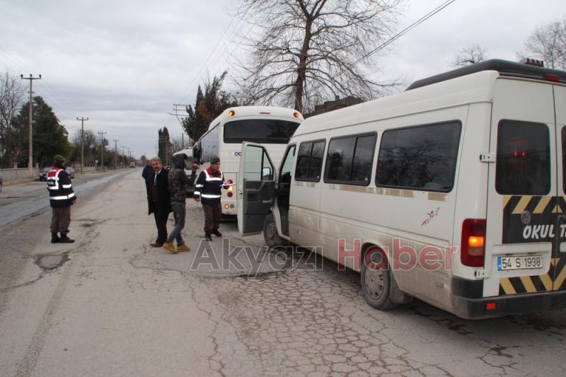 Akyazı Jandarma Komutanlığı Ekiplerinden Servis Araçlarına Kontrol