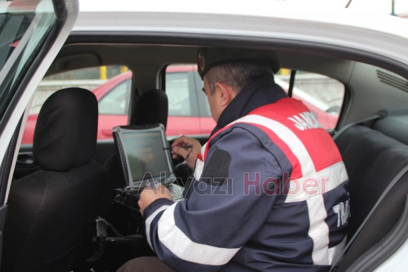 Akyazı Jandarma Komutanlığı Ekiplerinden Servis Araçlarına Kontrol