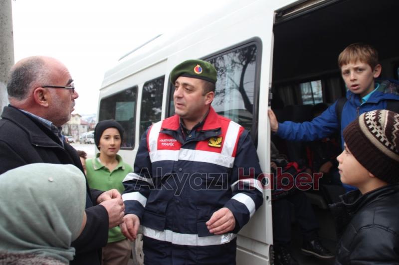 Akyazı Jandarma Komutanlığı Ekiplerinden Servis Araçlarına Kontrol