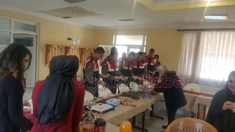 Akyazı Jandarma Komutanlığına Anlamlı Ziyaret