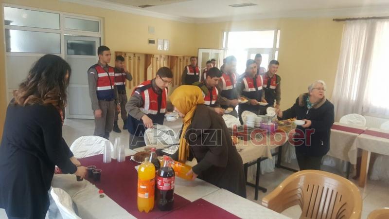 Akyazı Jandarma Komutanlığına Anlamlı Ziyaret