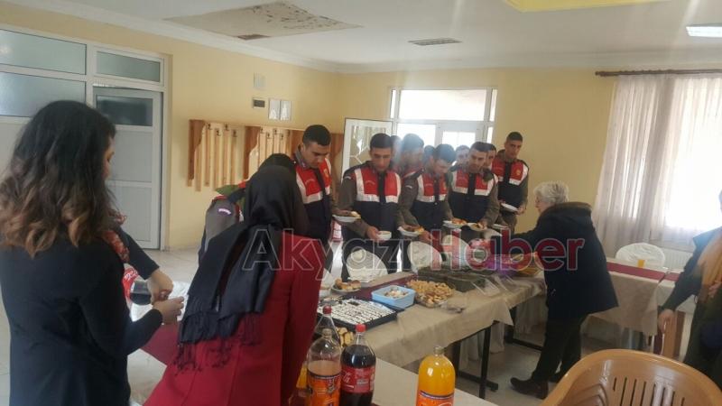 Akyazı Jandarma Komutanlığına Anlamlı Ziyaret