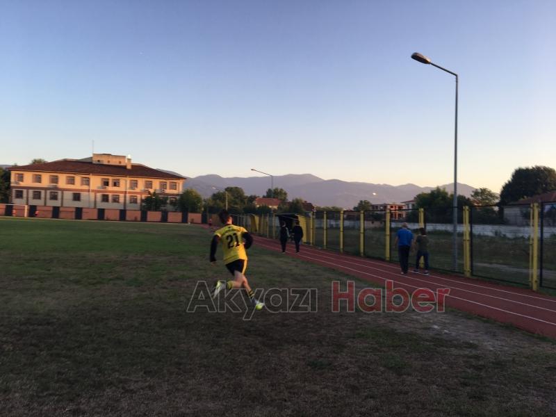 Akyazı Kapalı Spor Salonu Stadyum Yürüyüş Yolu 24 Saat Spor Hizmeti Veriyor