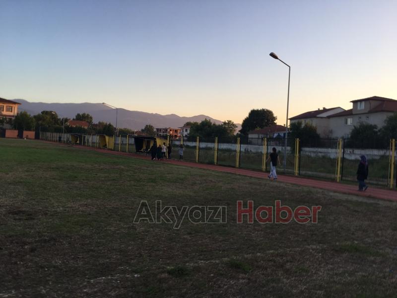 Akyazı Kapalı Spor Salonu Stadyum Yürüyüş Yolu 24 Saat Spor Hizmeti Veriyor