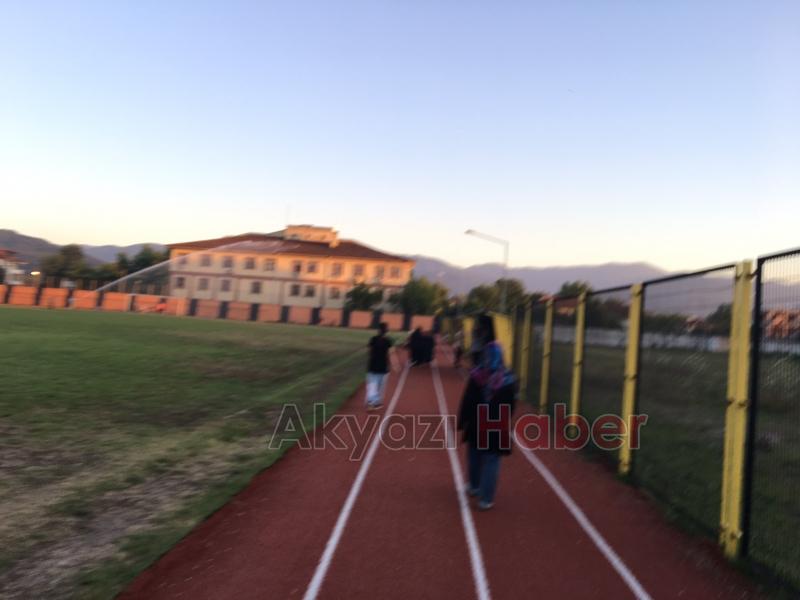 Akyazı Kapalı Spor Salonu Stadyum Yürüyüş Yolu 24 Saat Spor Hizmeti Veriyor