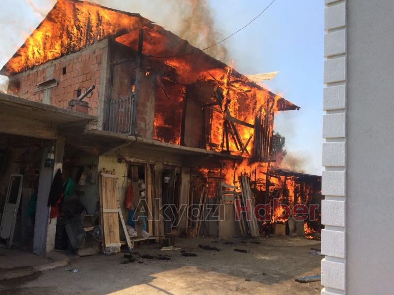 Akyazı Kuzuluk Mahallesinde Yangın