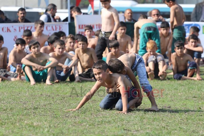 Akyazı Karakucak Güreşlerine Yoğun Katılım Oldu