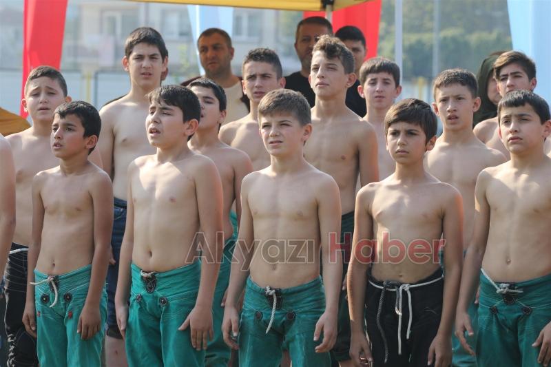 Akyazı Karakucak Güreşlerine Yoğun Katılım Oldu