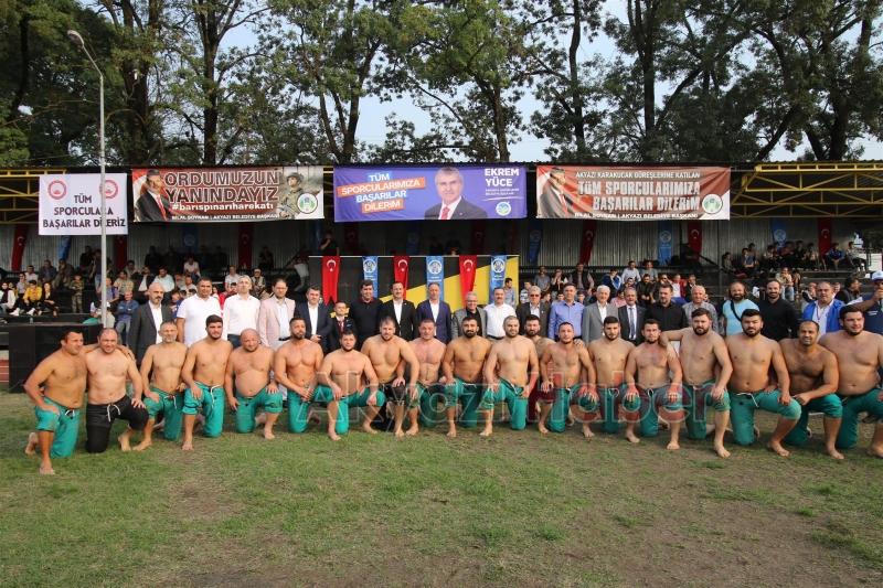 Akyazı Karakucak Güreşlerine Yoğun Katılım Oldu