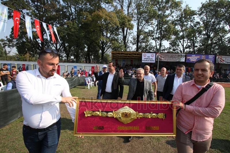 Akyazı Karakucak Güreşlerine Yoğun Katılım Oldu