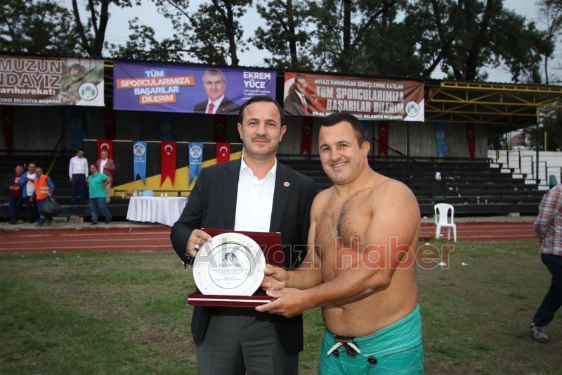 Akyazı Karakucak Güreşlerine Yoğun Katılım Oldu