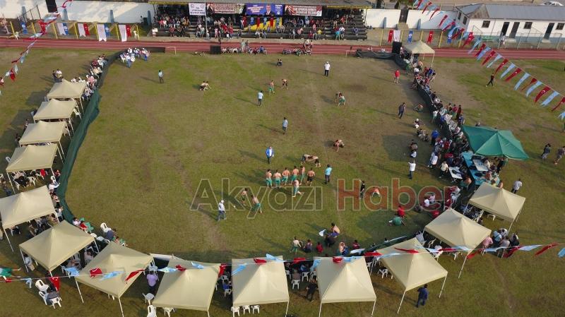 Akyazı Karakucak Güreşlerine Yoğun Katılım Oldu