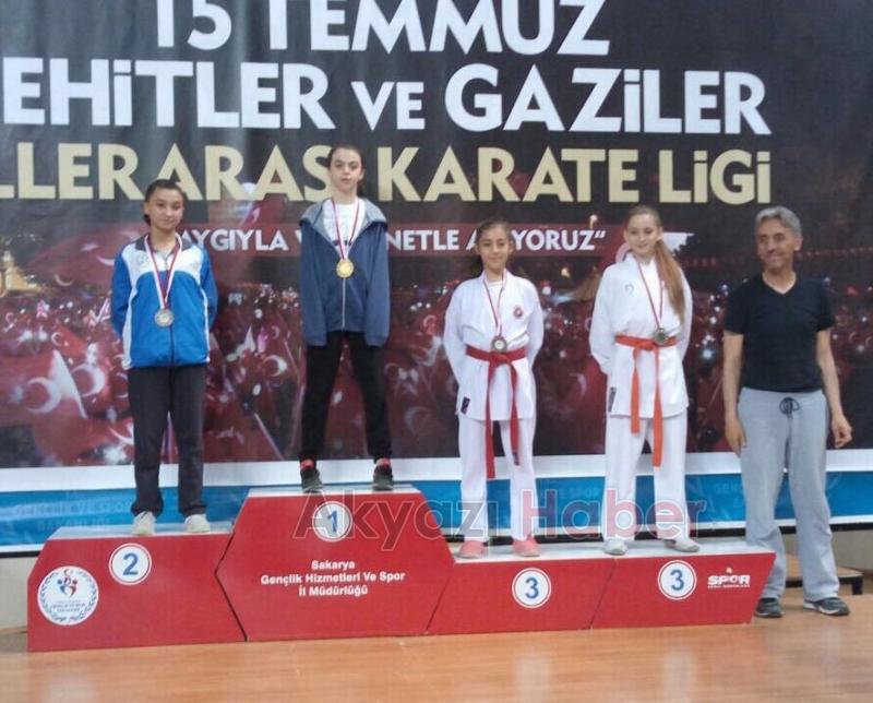  Akyazı Karateciler Madalyaya Doymuyor