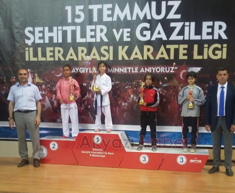  Akyazı Karateciler Madalyaya Doymuyor