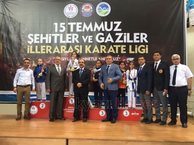  Akyazı Karateciler Madalyaya Doymuyor