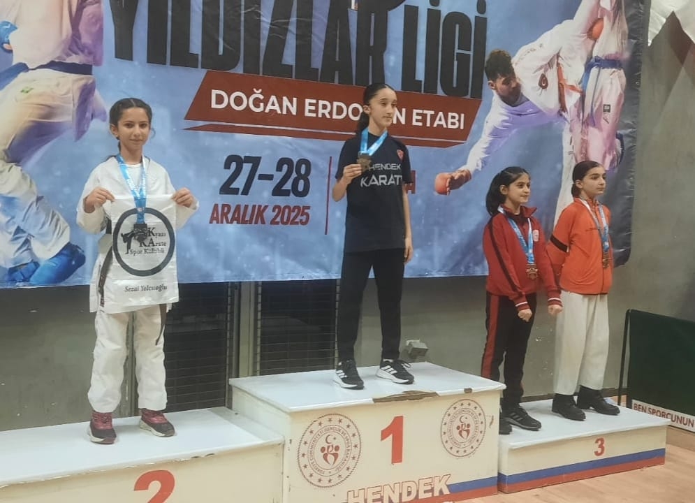 Akyazı karateciler şampiyonaya damga vurdu