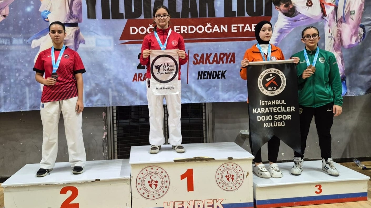 Akyazı karateciler şampiyonaya damga vurdu