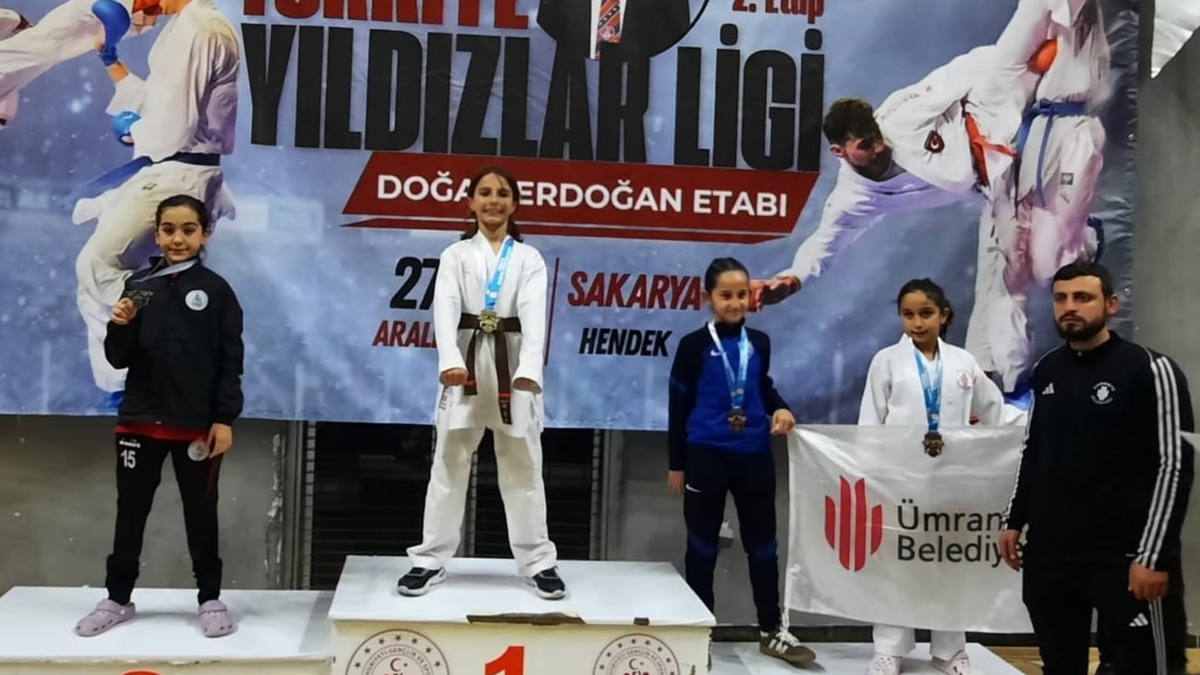 Akyazı karateciler şampiyonaya damga vurdu