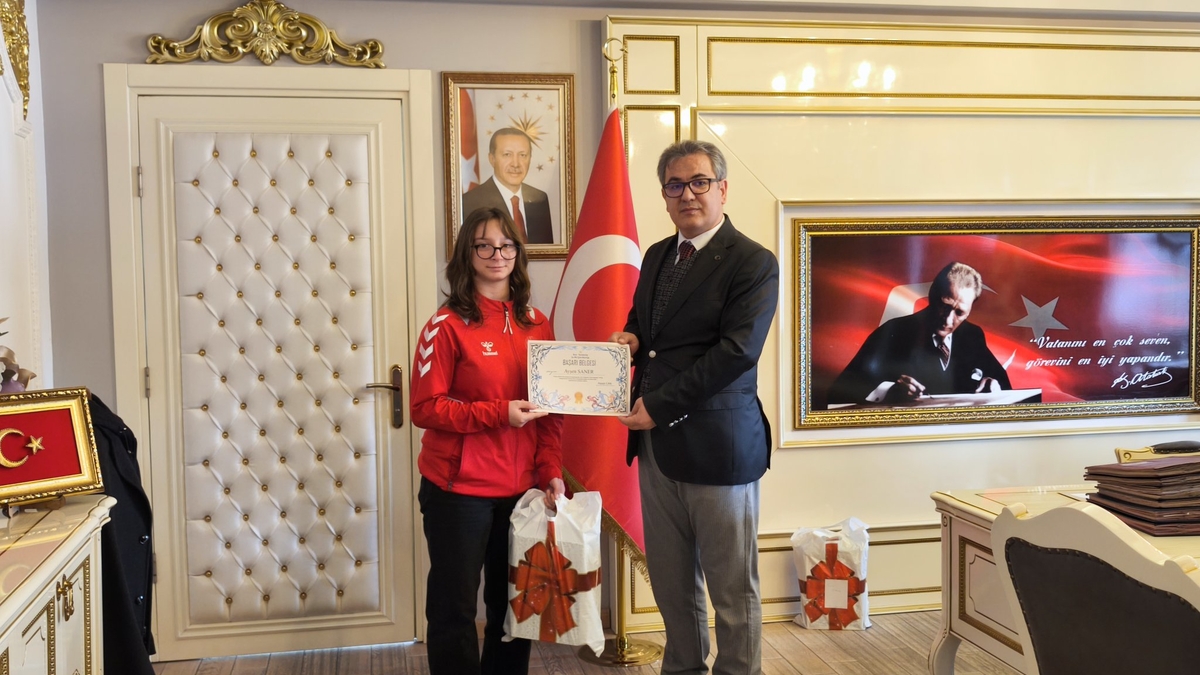 Akyazı Kaymakamı Mustafa İkbal Eşki Karate Şampiyonlarını tebrik etti