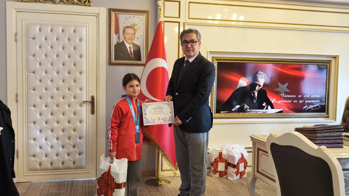 Akyazı Kaymakamı Mustafa İkbal Eşki Karate Şampiyonlarını tebrik etti
