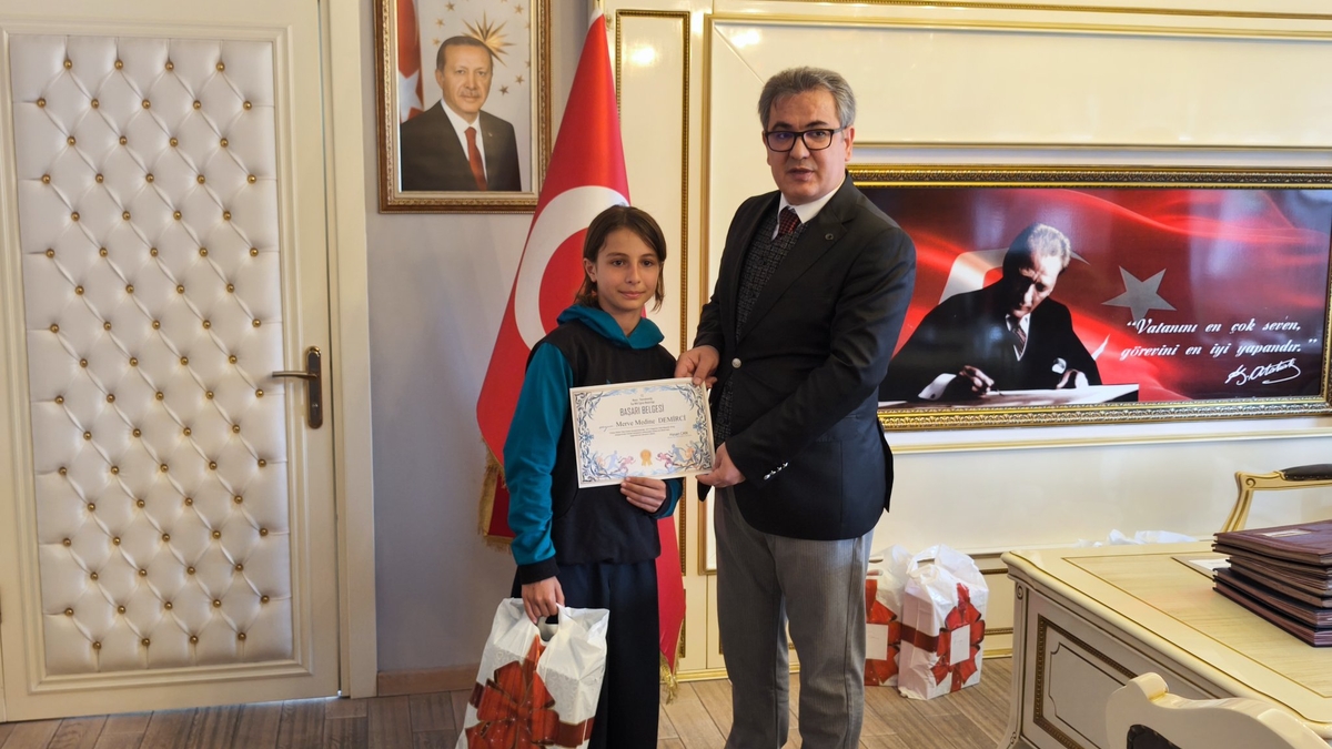 Akyazı Kaymakamı Mustafa İkbal Eşki Karate Şampiyonlarını tebrik etti