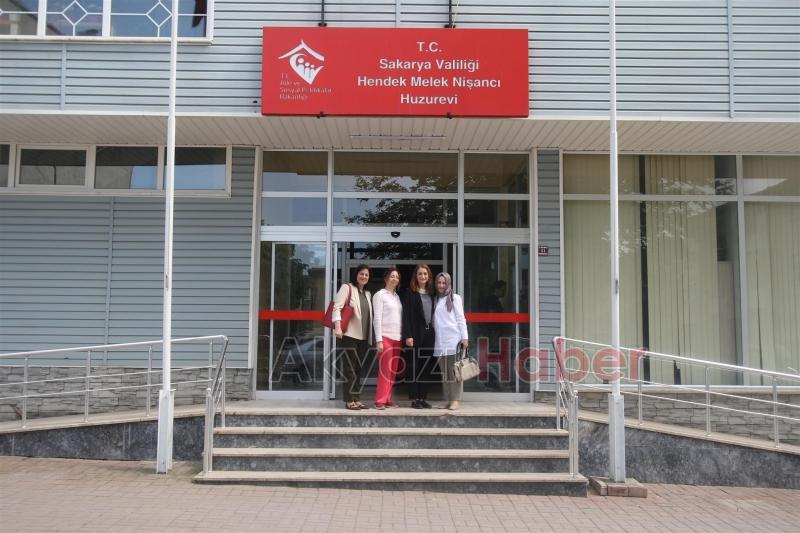 AKYAZI KENT KONSEYİNDEN ANNELER GÜNÜNDE HUZUREVİNE ANLAMLI ZİYARET