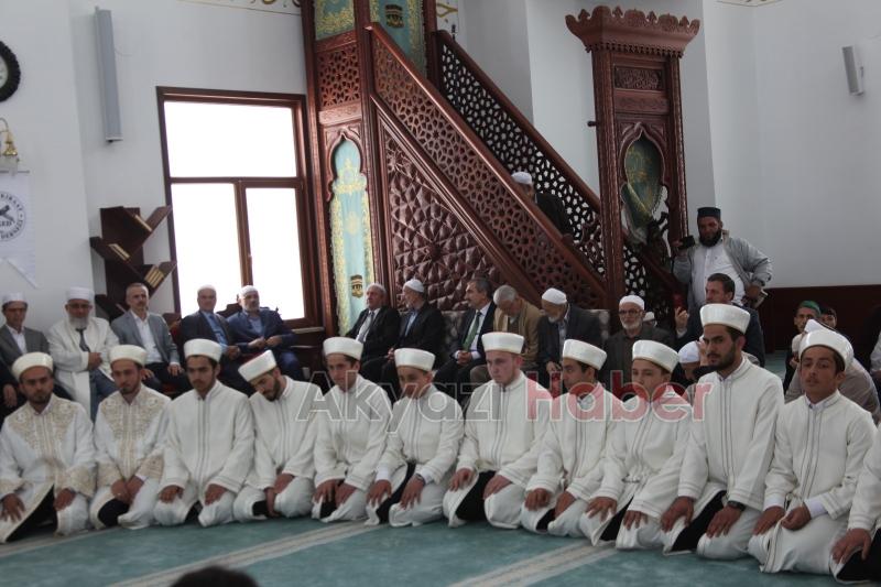 Akyazı Kıraat Eğitim Derneği Hafızlık İcazet Merasimine Yoğun Katılımla Gerçekleşti