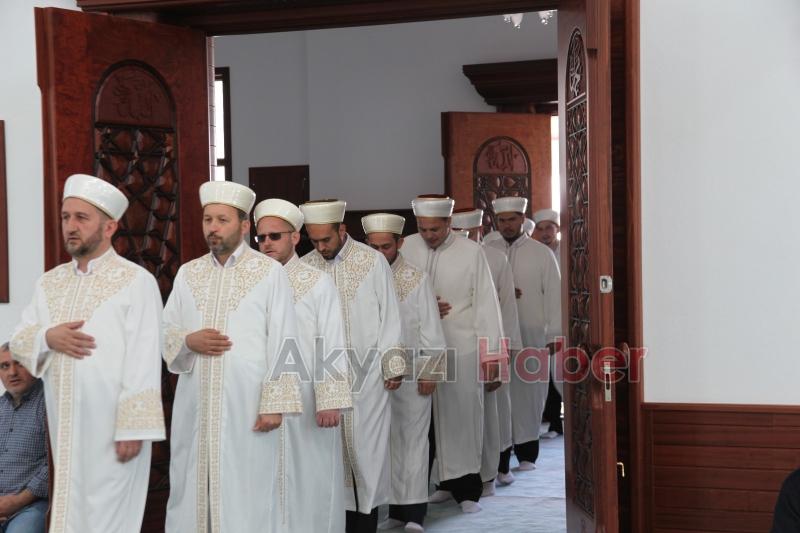 Akyazı Kıraat Eğitim Derneği Hafızlık İcazet Merasimine Yoğun Katılımla Gerçekleşti