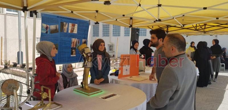 Akyazı Kız Anadolu İmam Hatip Lisesinde kültür ve sanat şenliği düzenlendi