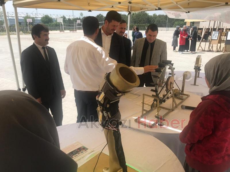 Akyazı Kız Anadolu İmam Hatip Lisesinde kültür ve sanat şenliği düzenlendi