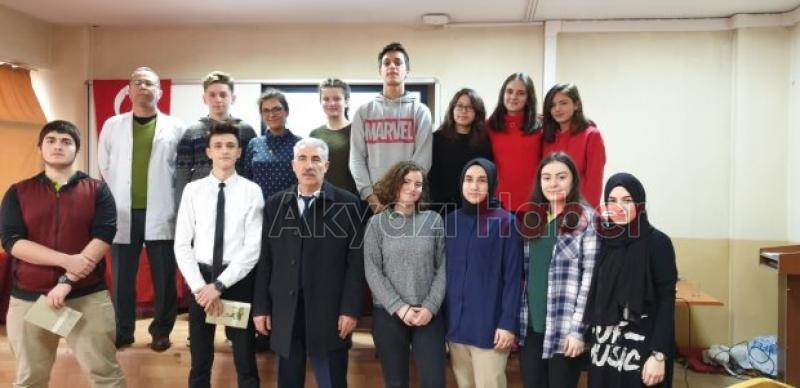 Akyazı Konuralp Anadolu Lisesinde  Münazara yarışması düzenlendi