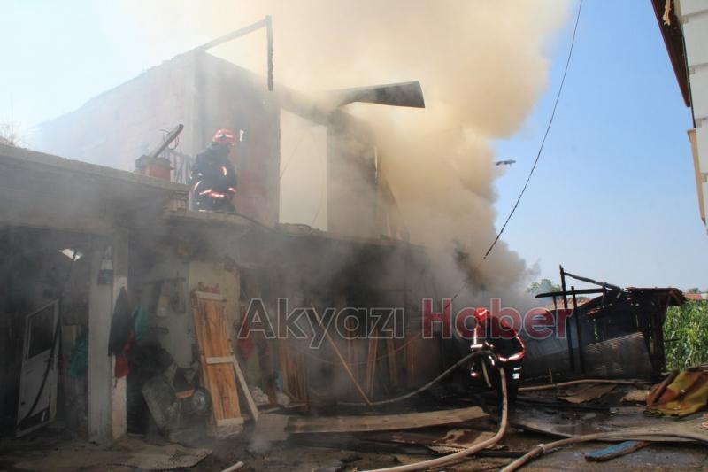 Akyazı Kuzuluk Mahallesinde Yangın