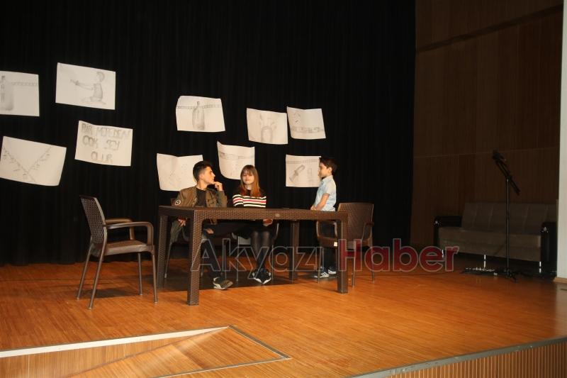 AKYAZI LI ÖĞRENCİLERDEN MUHTEŞEM TİYATRO GÖSTERİSİ