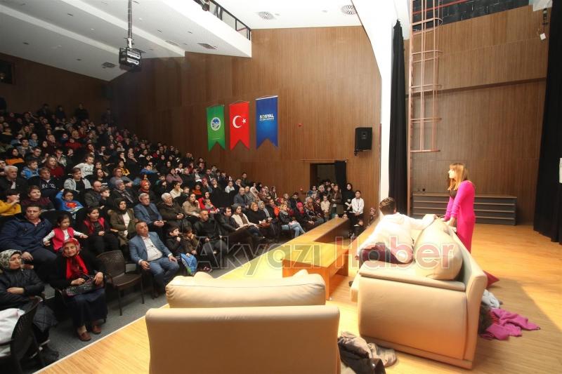 AKYAZI LI ÖĞRENCİLERDEN MUHTEŞEM TİYATRO GÖSTERİSİ