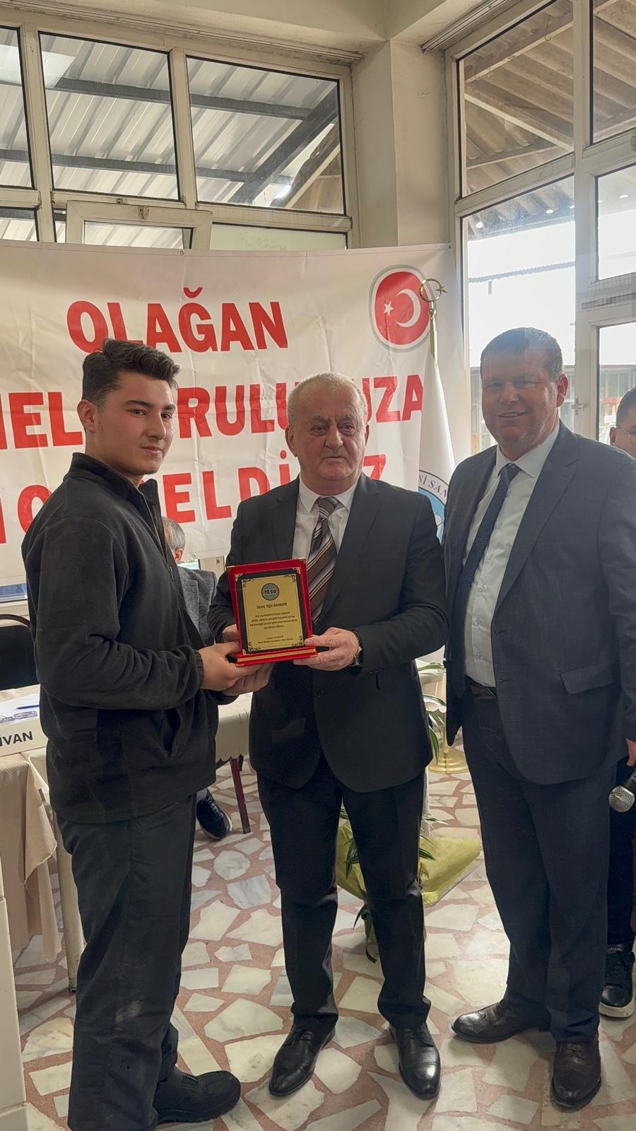 Akyazı Madeni Sanatkârlar Esnaf Odası'nda Sezgin Durmuş yeniden başkan