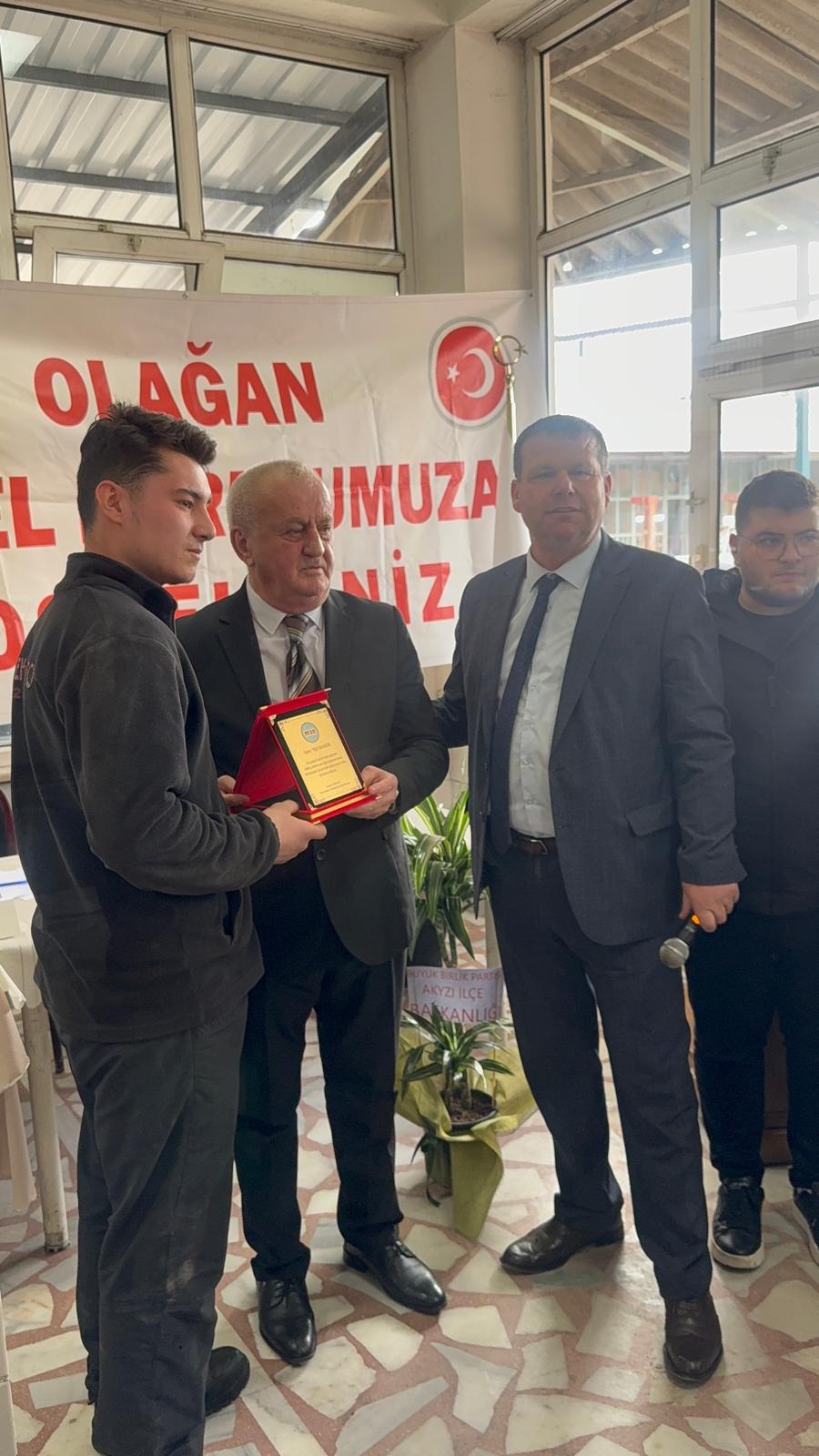 Akyazı Madeni Sanatkârlar Esnaf Odası'nda Sezgin Durmuş yeniden başkan