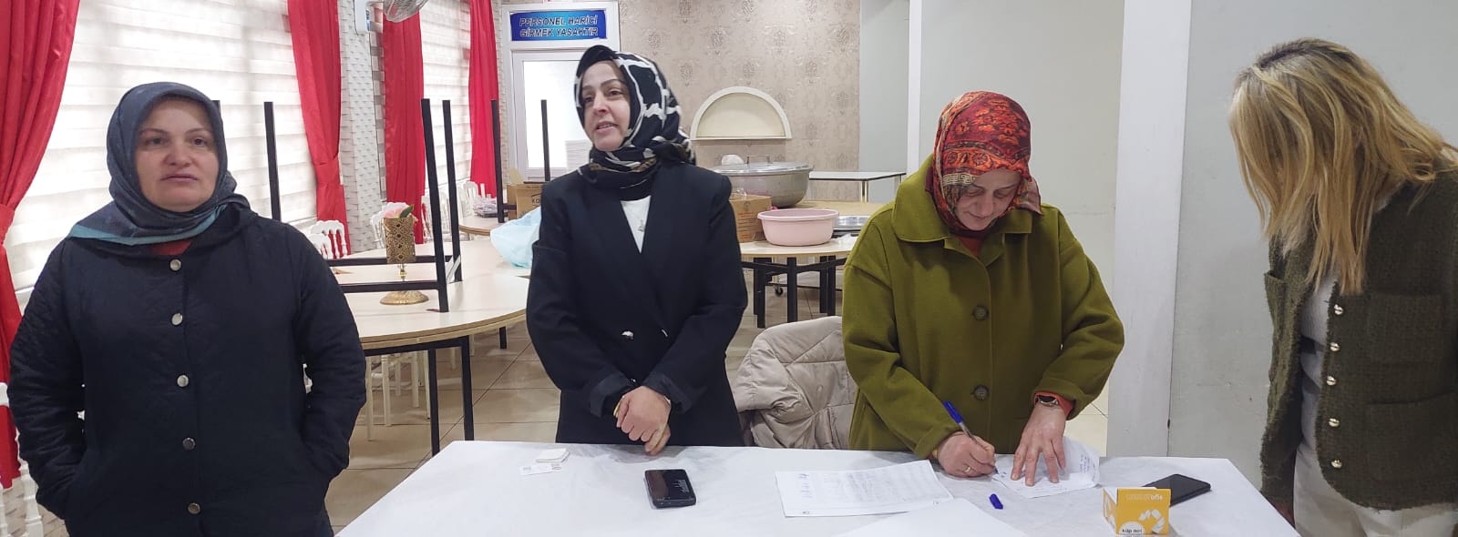 Akyazı Manifatura ve Konfeksiyoncular Odası'nda İsmet Öztürk güven tazeledi