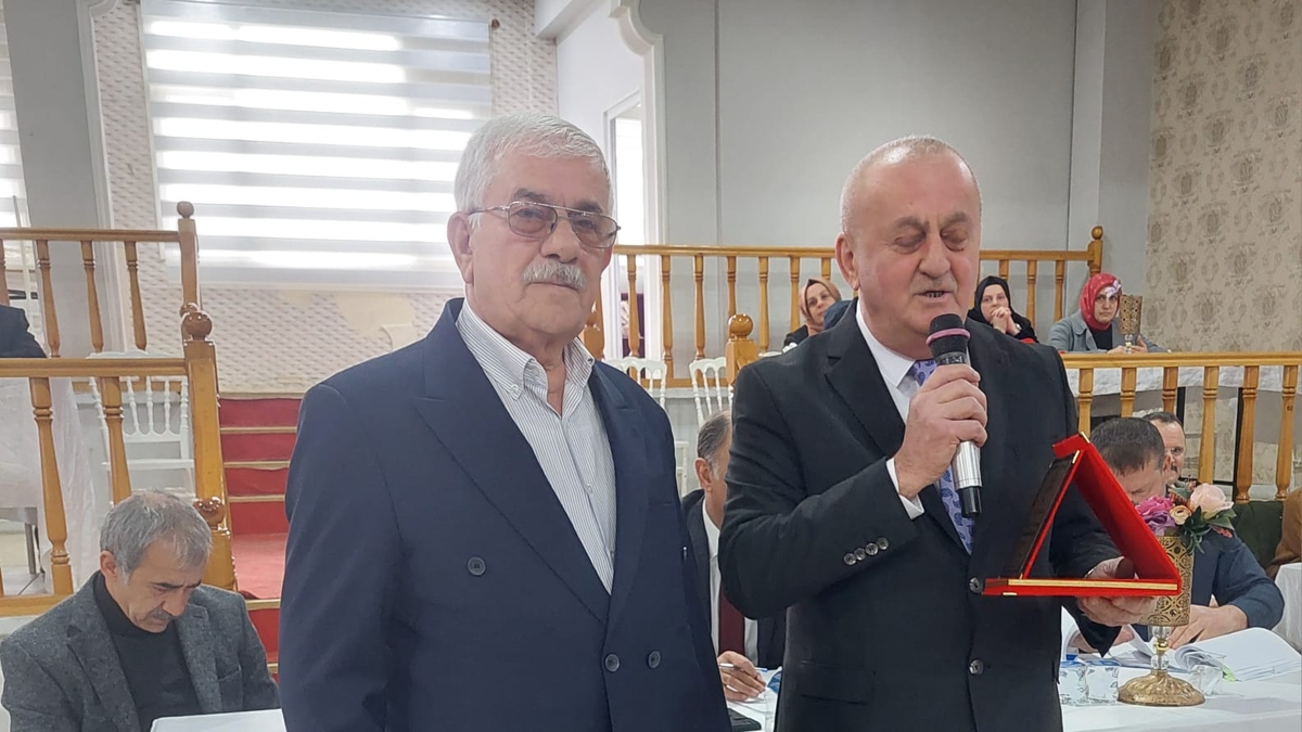 Akyazı Manifatura ve Konfeksiyoncular Odası'nda İsmet Öztürk güven tazeledi