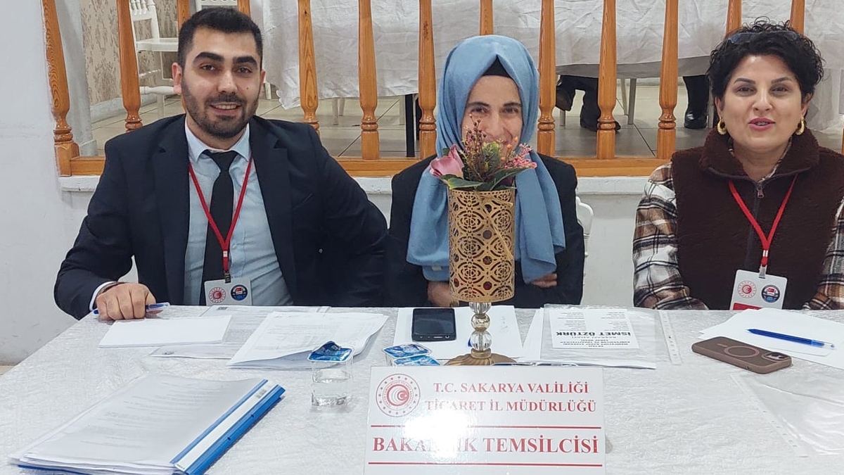 Akyazı Manifatura ve Konfeksiyoncular Odası'nda İsmet Öztürk güven tazeledi