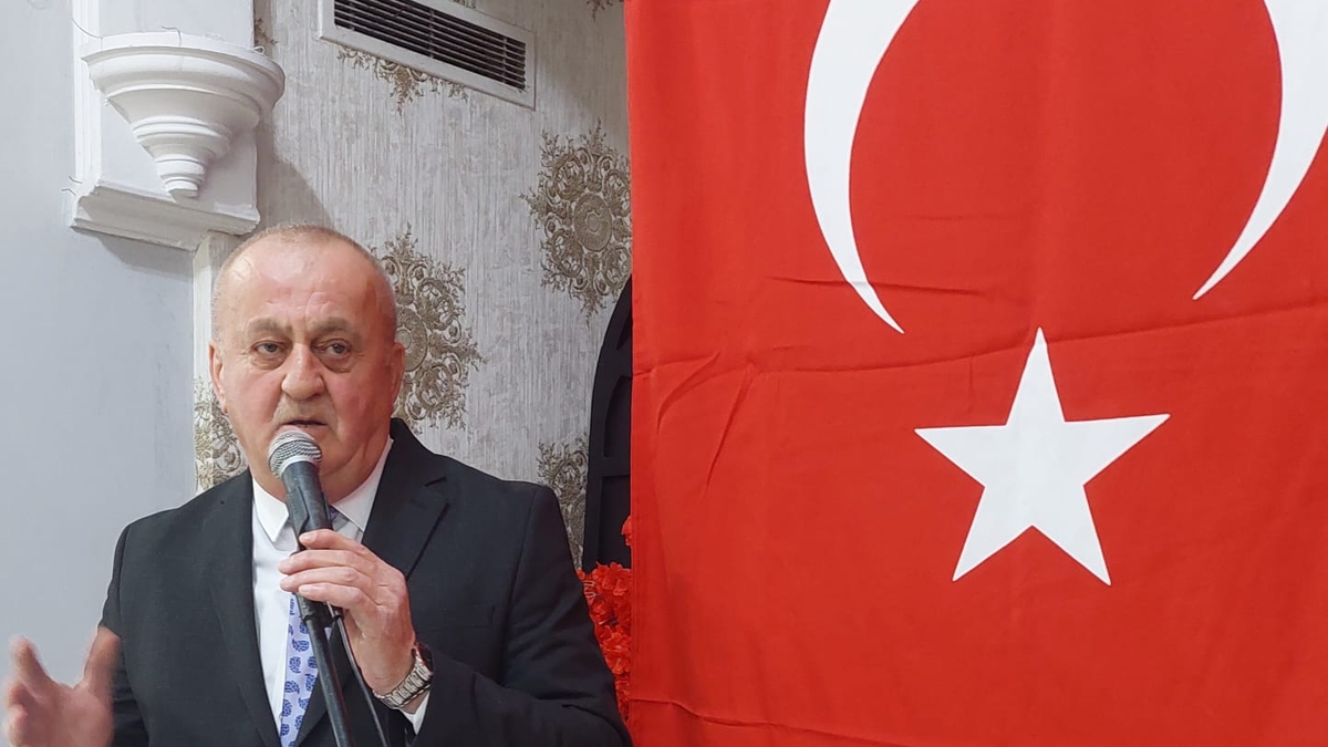 Akyazı Manifatura ve Konfeksiyoncular Odası'nda İsmet Öztürk güven tazeledi