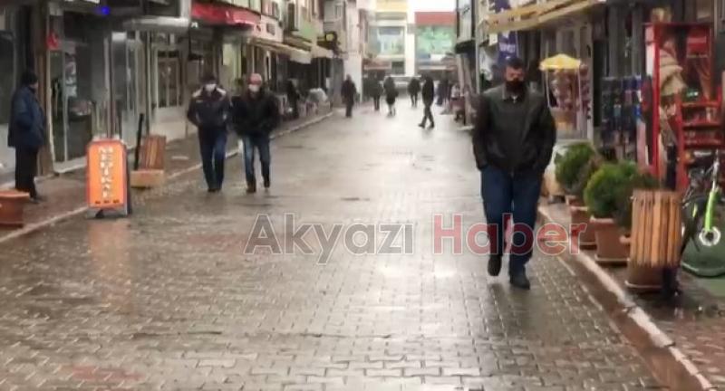 Akyazı Merkez Çarşıda Herkes  
